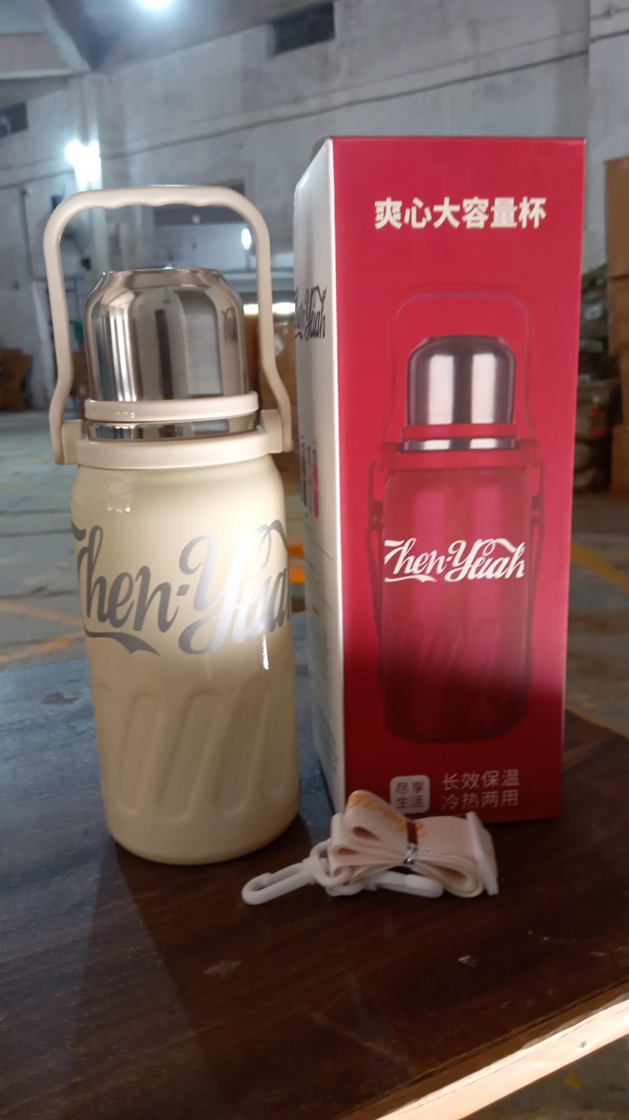 Stainless Steel Vacuum Insulated Water Bottle Leak Proof Flask For Tea Coffee Reusable Water Bottle With Hanging Strap Bottle For Hot Cold Drinks Wide Mouth Water Flask (900 Ml)