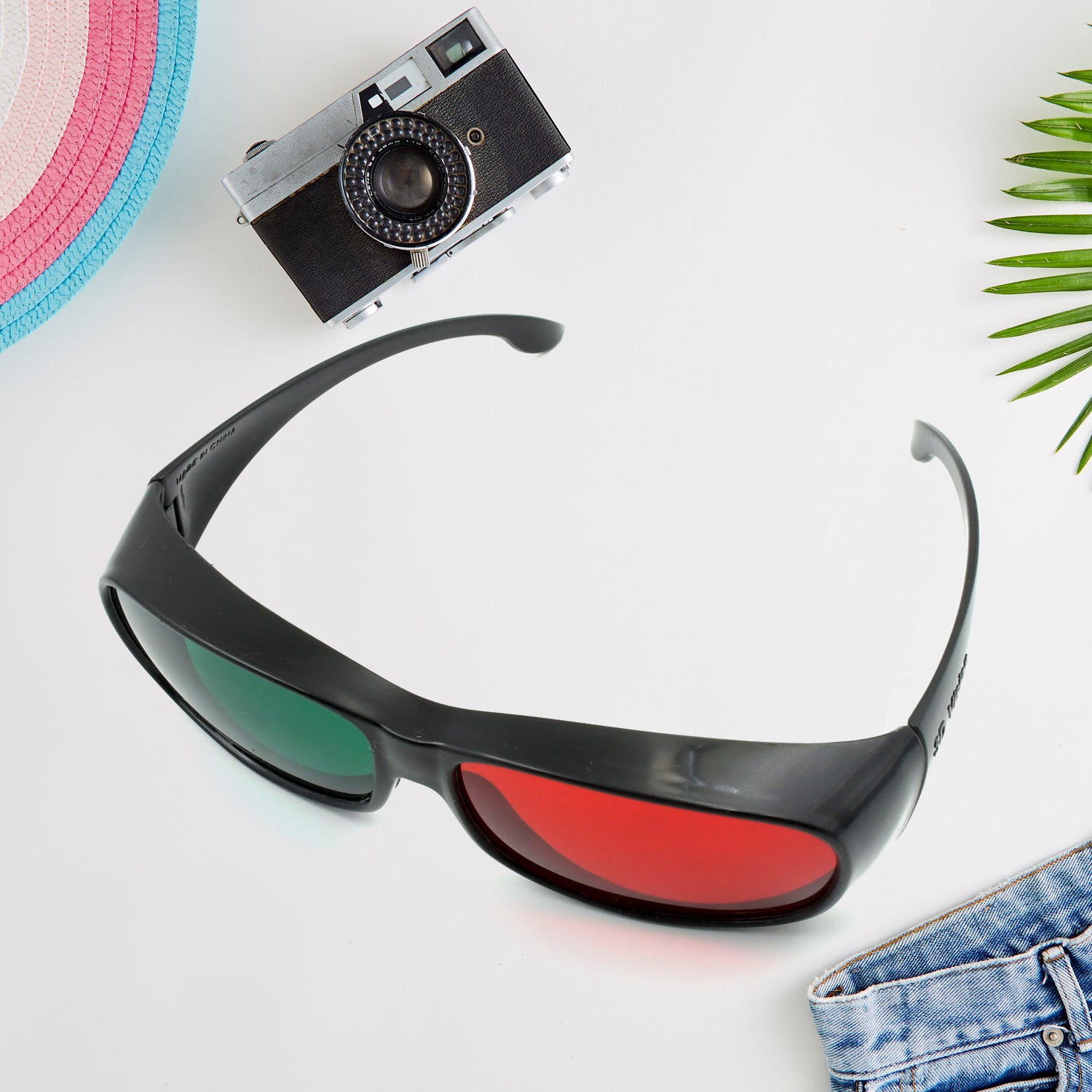 Uv Protected Round Sunglasses 3d Classic Sunglasses For Men Women Lightweight Both Outdoor And Indoor Use (1 Pc )