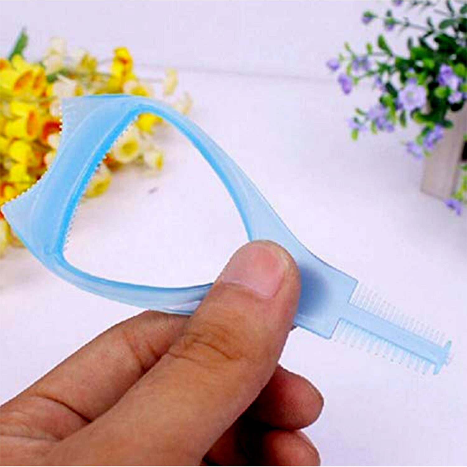 3 In 1 Plastic Makeup Cosmetic Eyelash Tool Lash Mascara Applicator Eyelashes Guide Eyelashes Brush Curler Comb Eye Makeup Tool Female Supply (1 Pc)